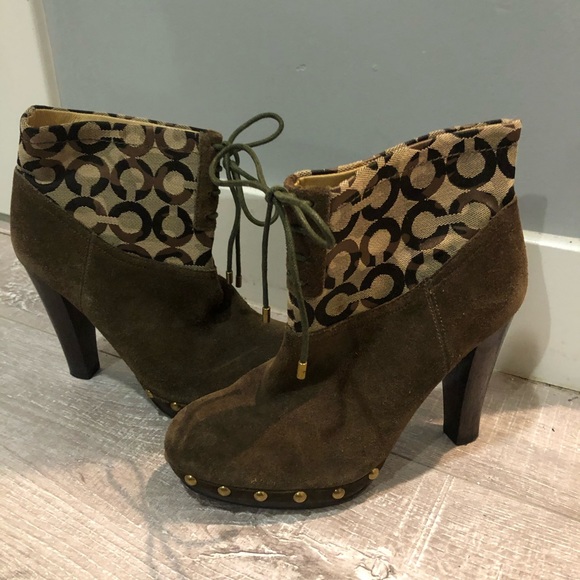 ADORABLE Coach Heeled Boot - Picture 3 of 5